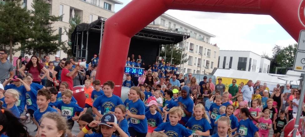 Start der Bambini über die 800-Meter-Strecke beim Stadtfestlauf in Selm.