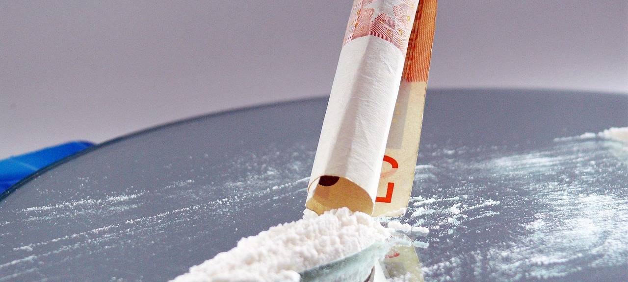 Online-Drogenhandel: Drei junge Männer vor Gericht