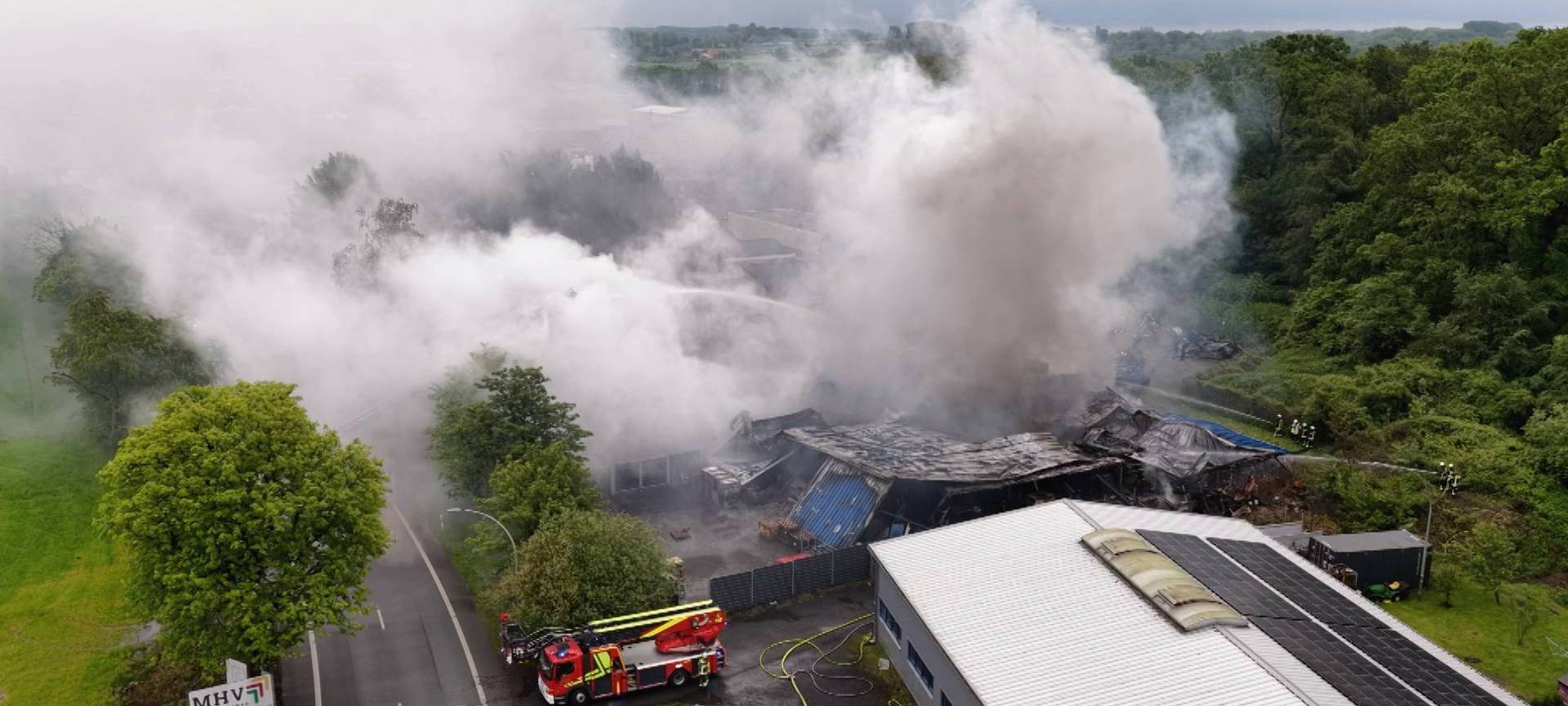 Rauchwolke durch Großbrand