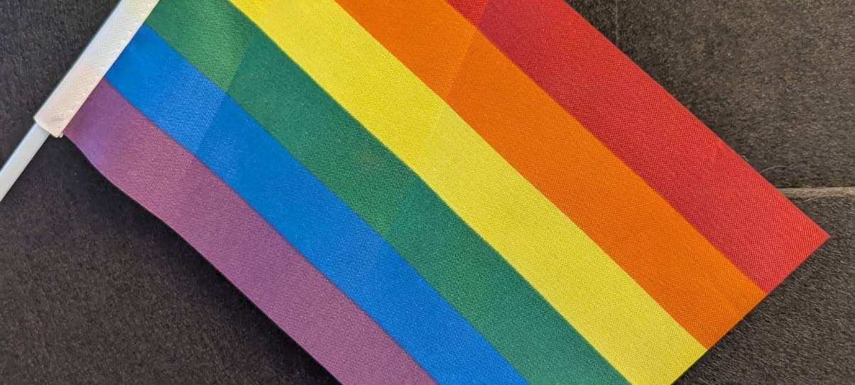 Mahnwache nach Anschlag auf CSD in Berlin